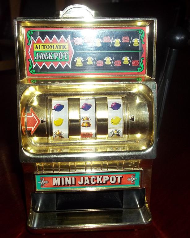 mini slot machine toy